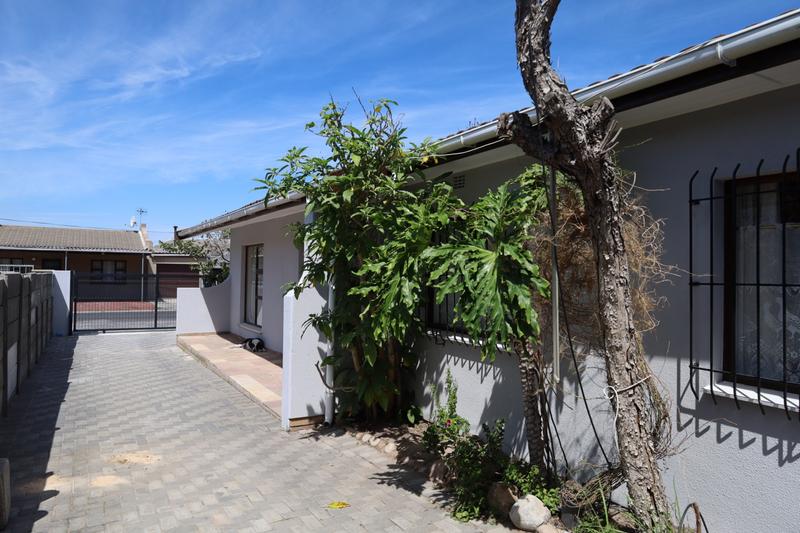 3 Bedroom Property for Sale in Eersterivier Industria Western Cape